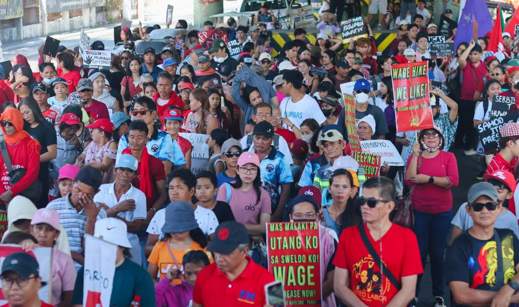 LIVE: Iloilo workers push for ₱1200 living wage, repeal oil deregulation law on Labor Day